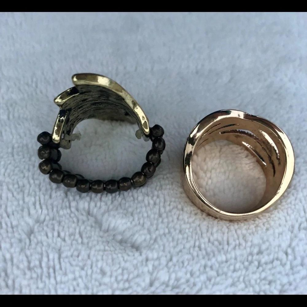 Sparkly Costume Rings Stretchy Band Gold Tone